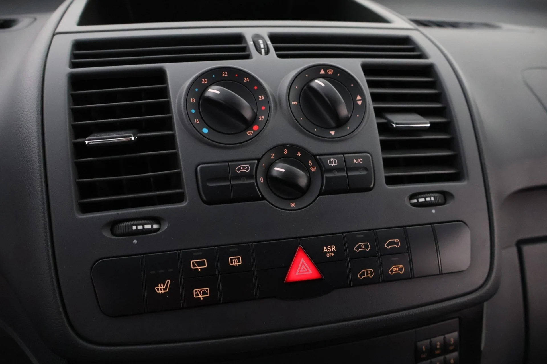 Car Image - 5v5NKyQSmq4sIOVHLGU6cL