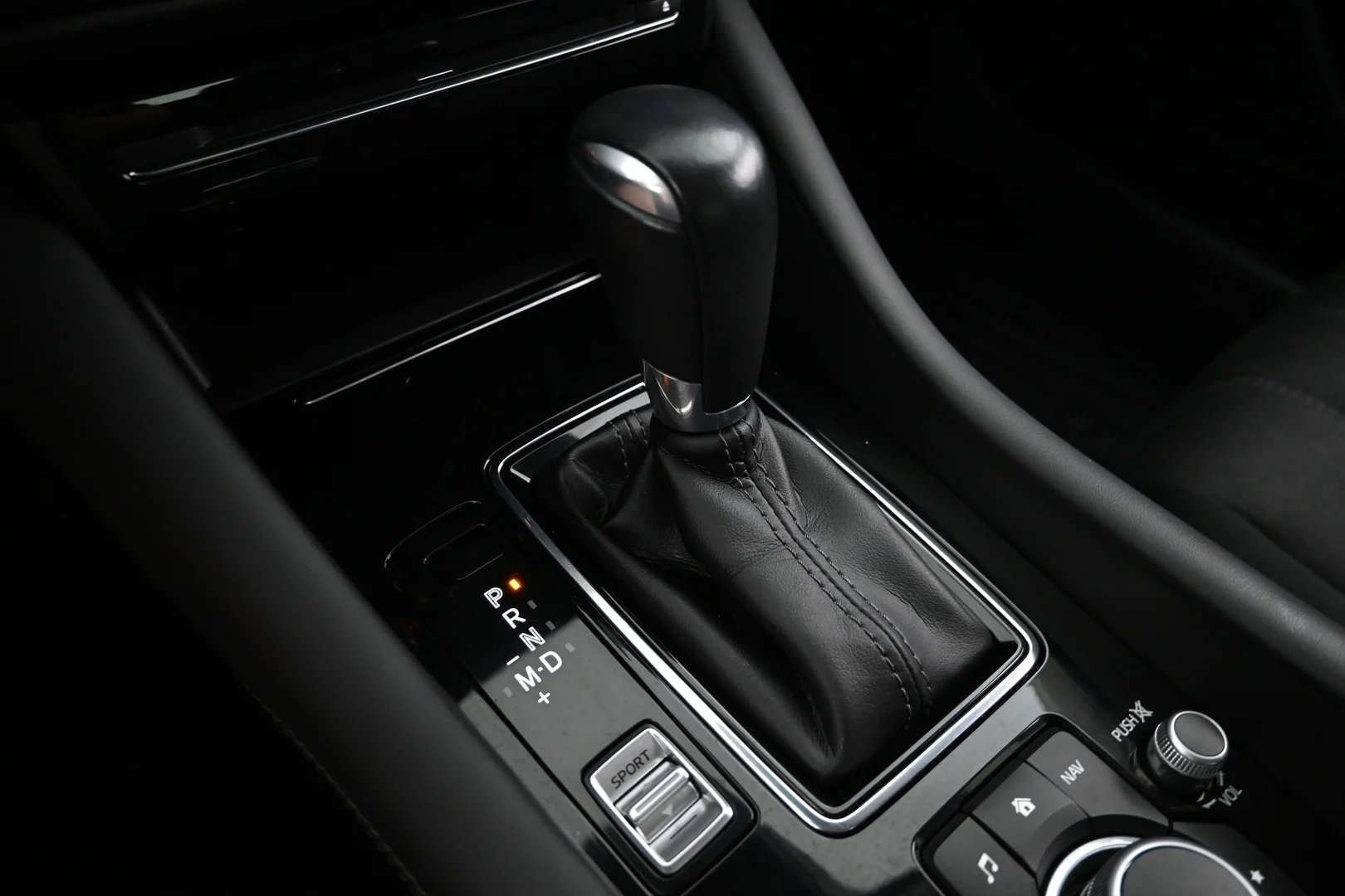 Car Image - 76kD0JSe950uG2ZRTzYfSM
