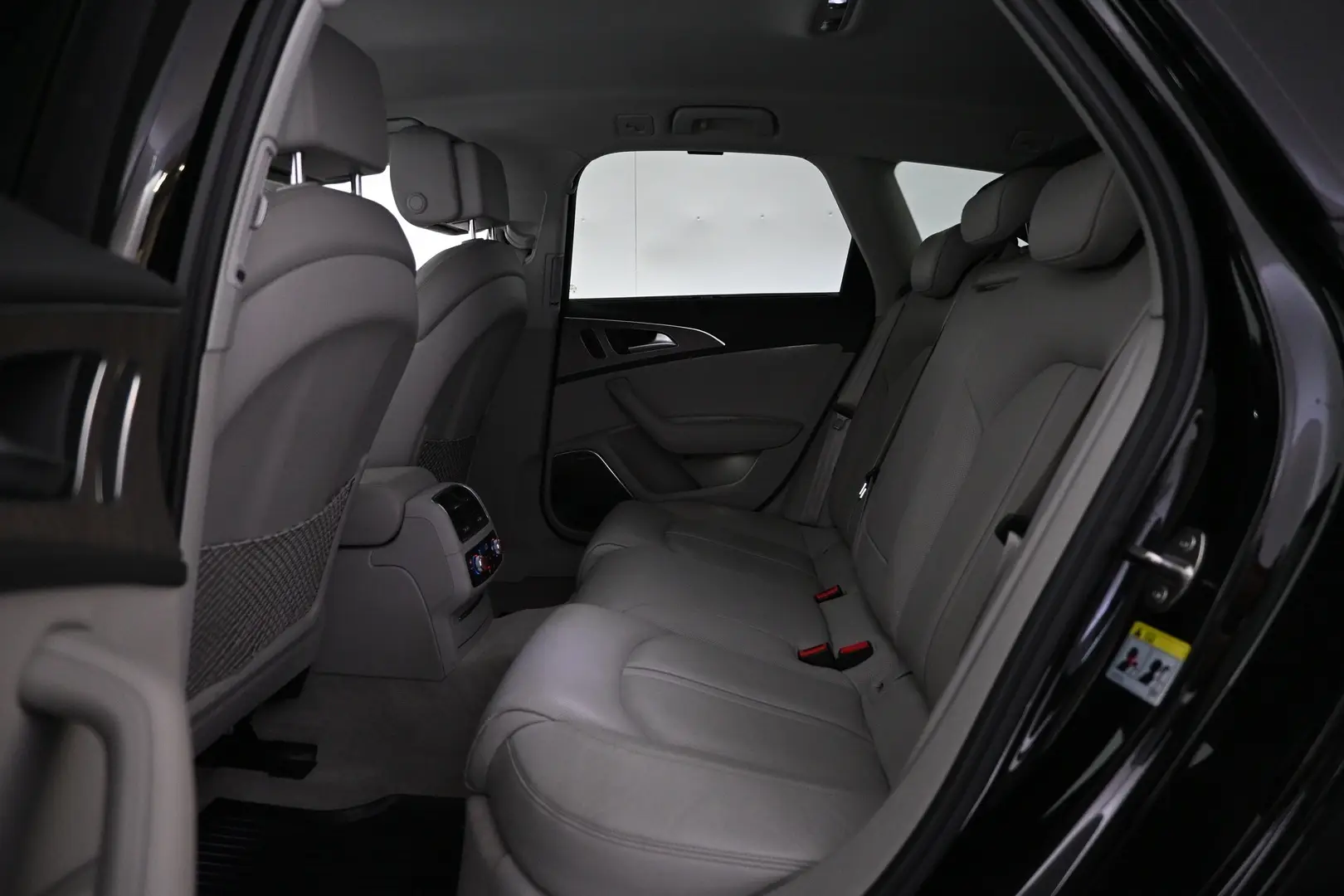Car Image - 1eYW5kxckmklJyTMjnxpD7
