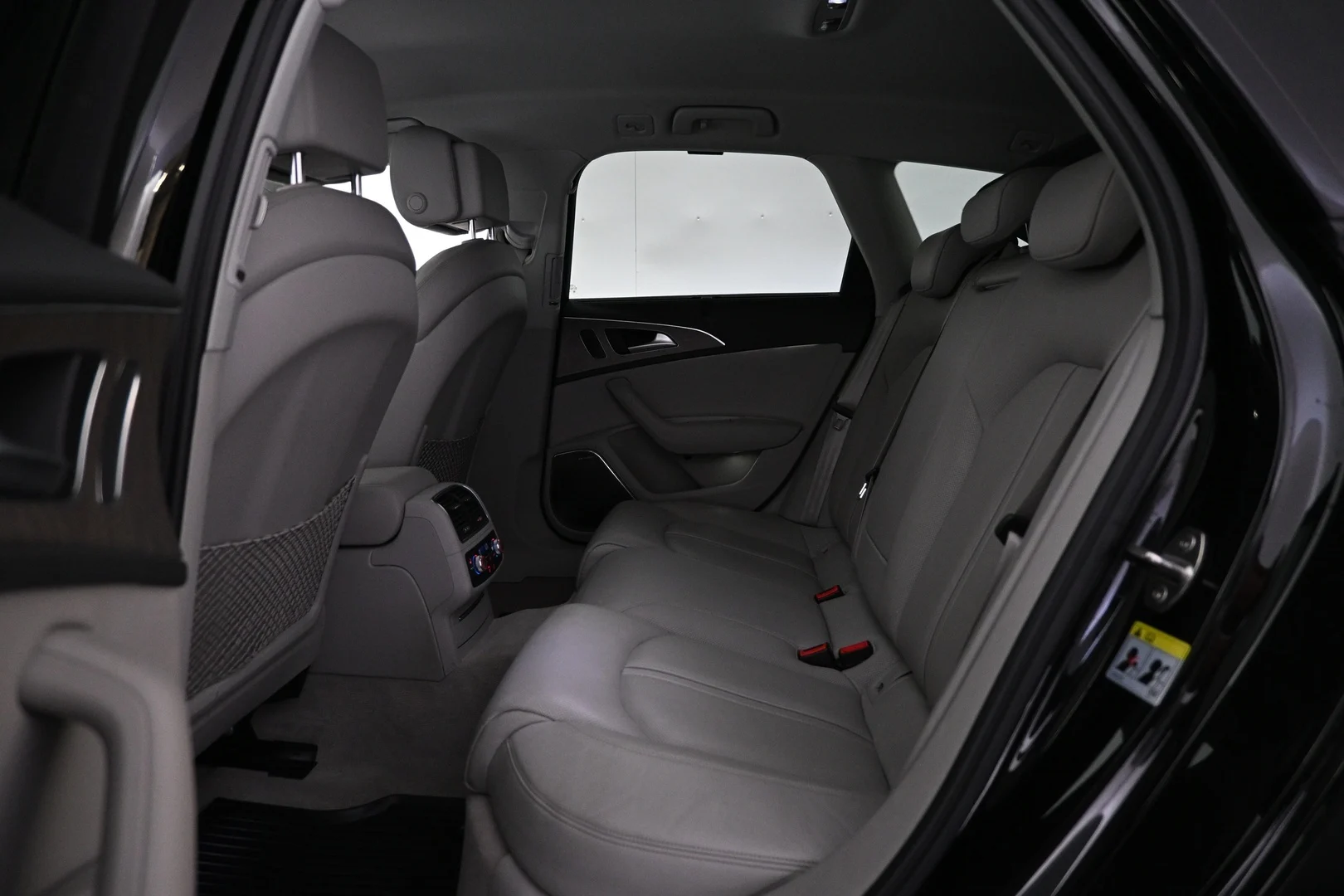 Car Image - 1eYW5kxckmklJyTMjnxpD7