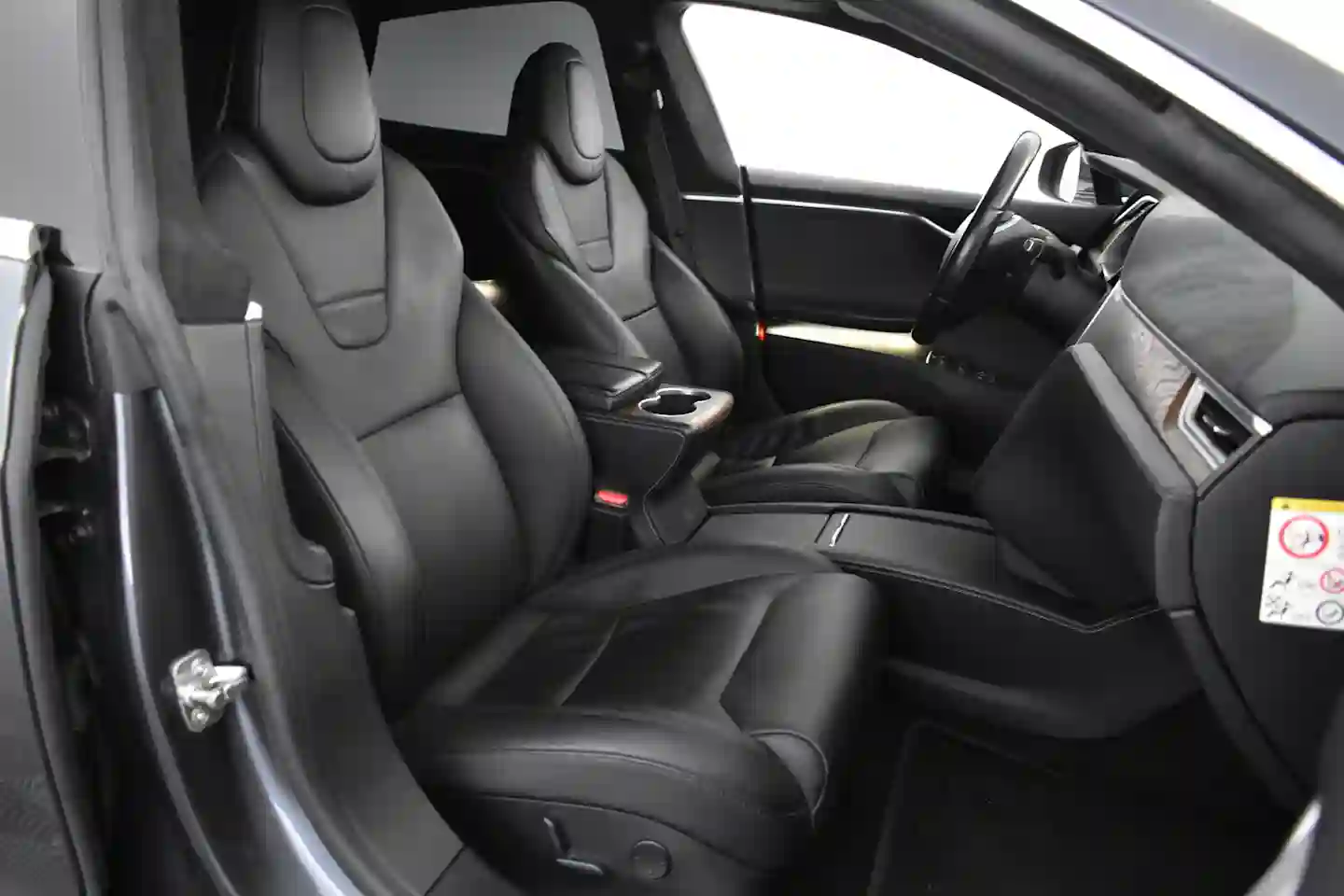 Car Image - 3YQEq5qONcXinWyDLMH2DL