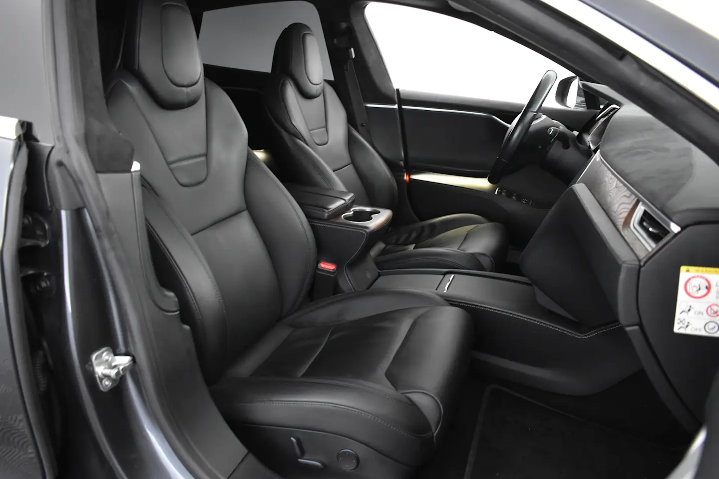 Car Image - 3YQEq5qONcXinWyDLMH2DL