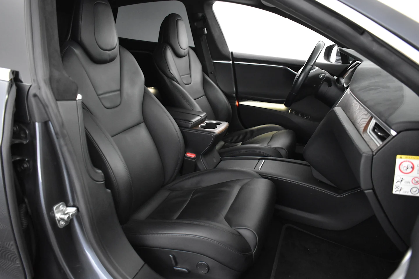 Car Image - 3YQEq5qONcXinWyDLMH2DL