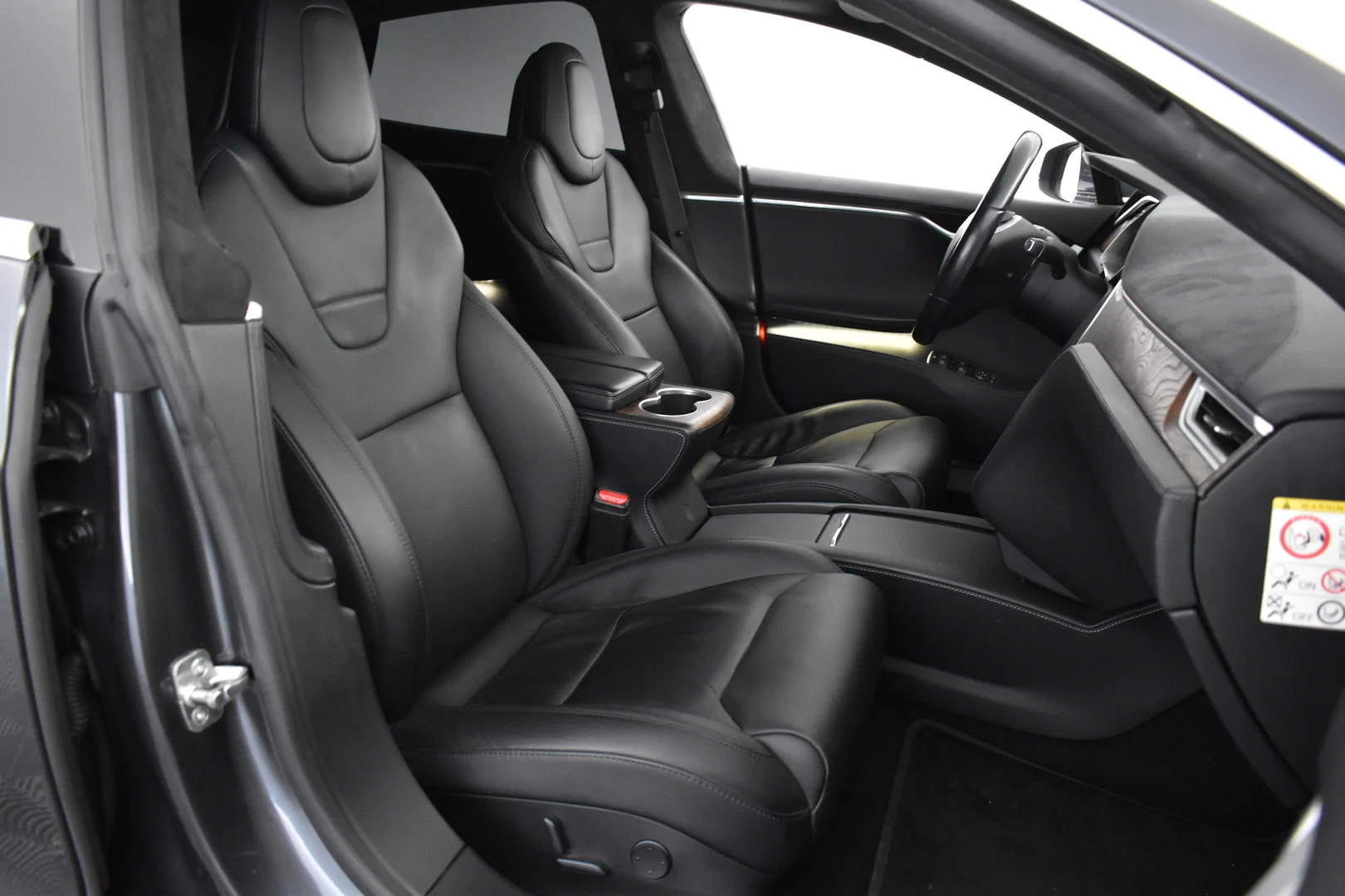 Car Image - 3YQEq5qONcXinWyDLMH2DL