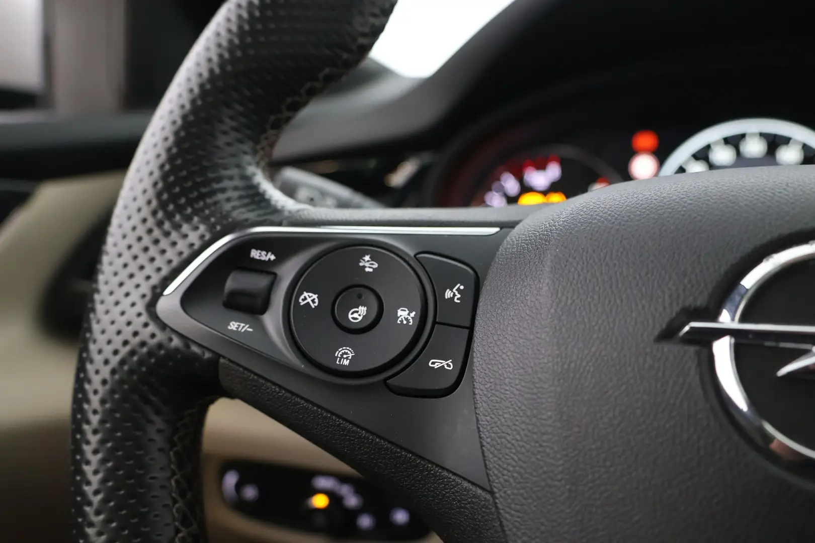 Car Image - 187iDpM8MbcMVm03uvrl65