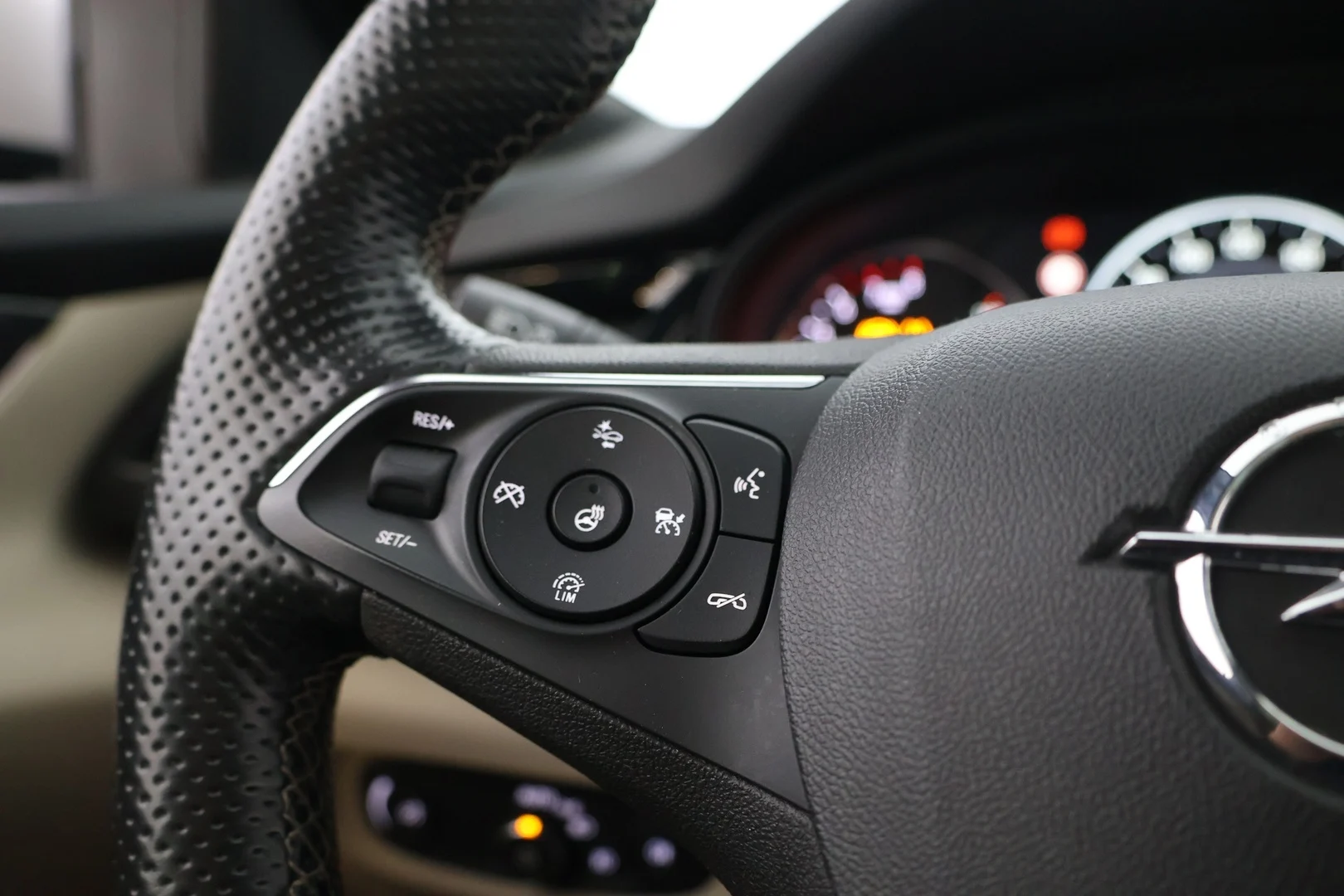 Car Image - 187iDpM8MbcMVm03uvrl65