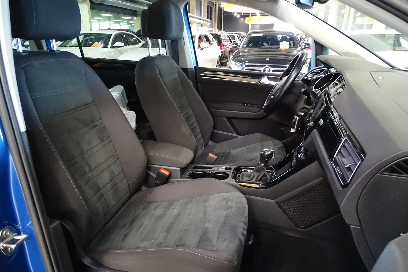 Car Image - 6faGwAkuTQ6lRWi4n9ZjqE