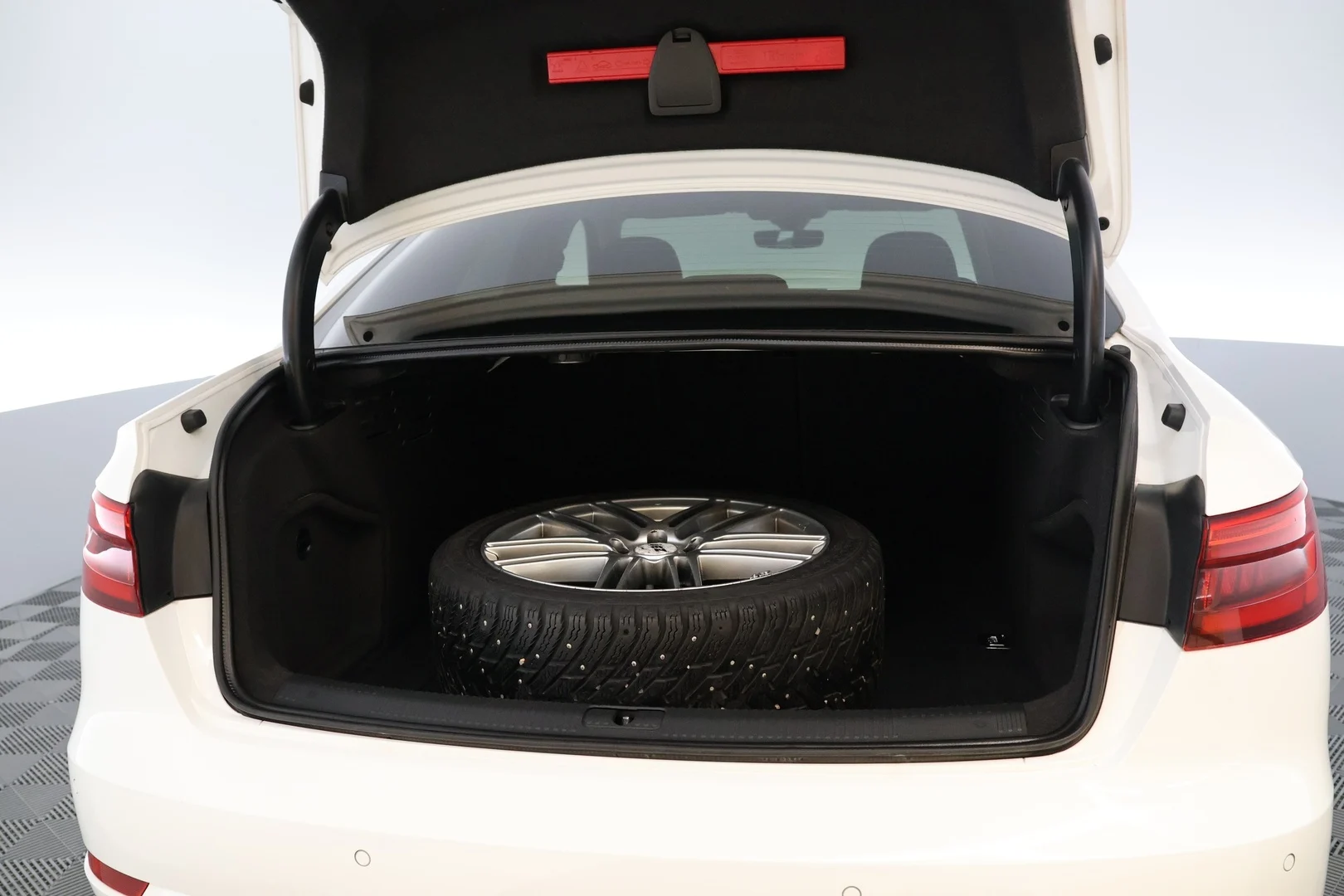 Car Image - 1qnD2NfecHRvfEoBRJSrha
