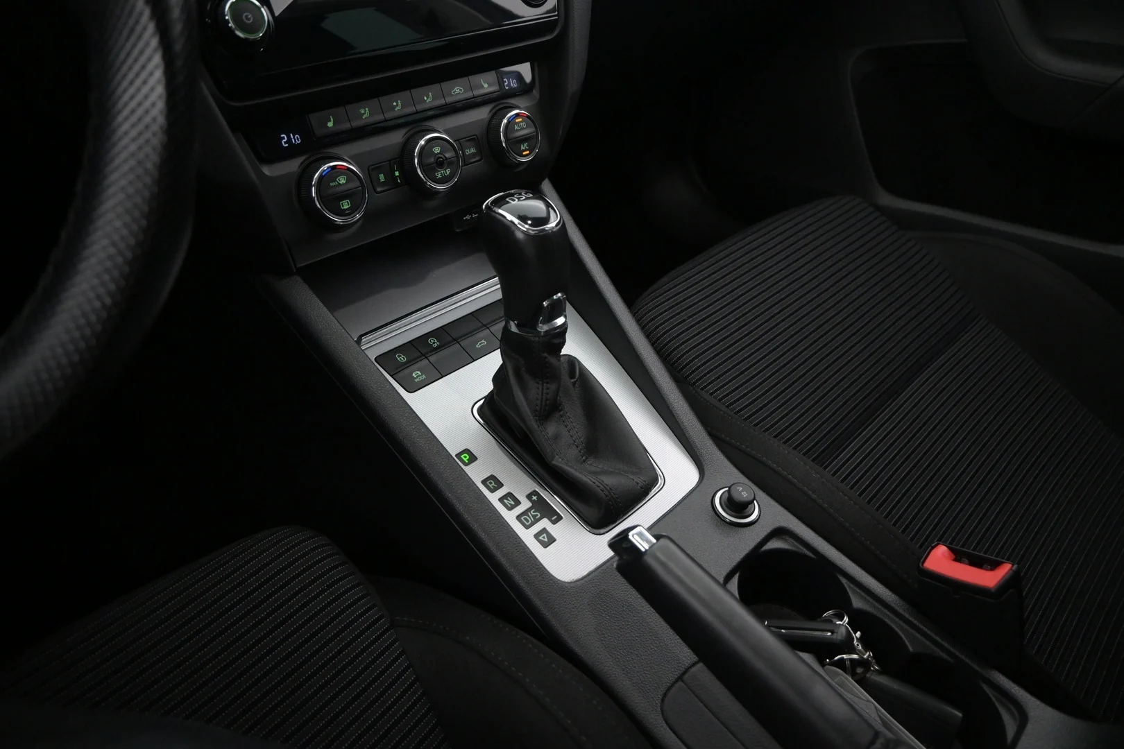 Car Image - 2dV22RypYjQECeqxJRTFk1