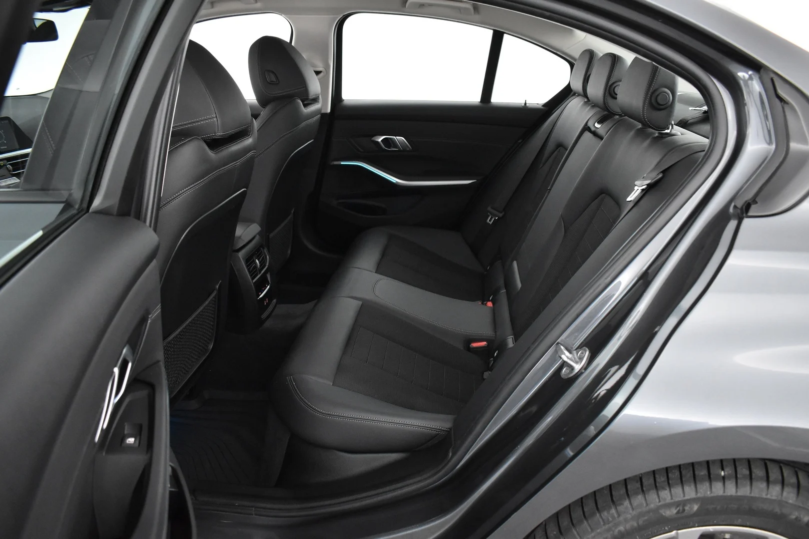 Car Image - 3SjOL3FjpsKpUmUN1dXtdU