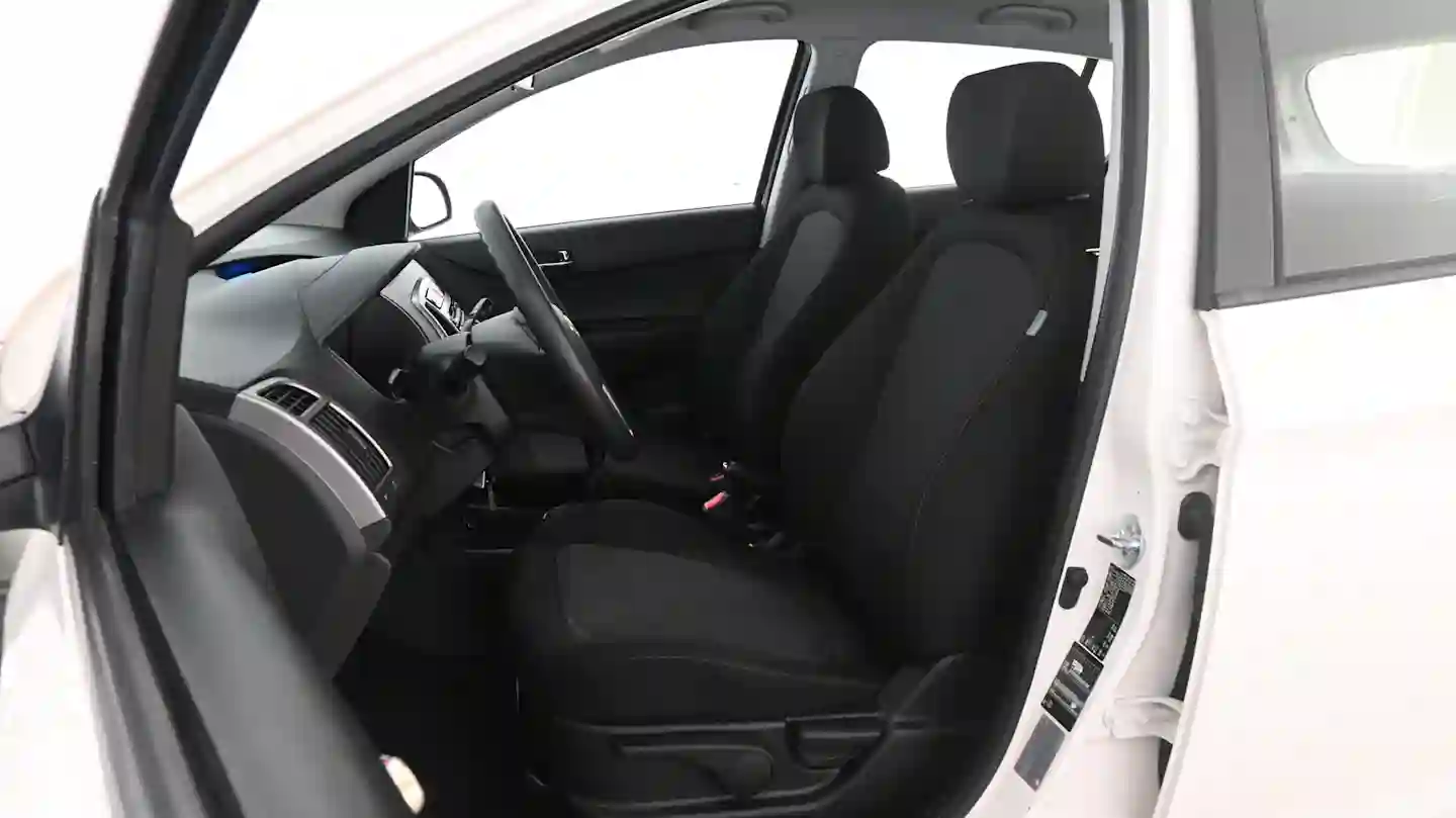 Car Image - 16BedodJ9y9XKr6Yy0sbhf