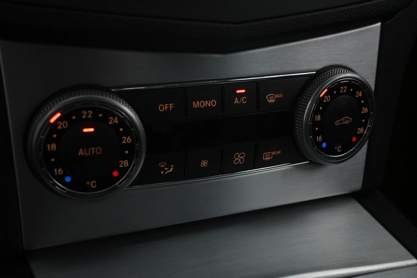 Car Image - 2dNKT6ZWrriOZL4MYTsJ6O