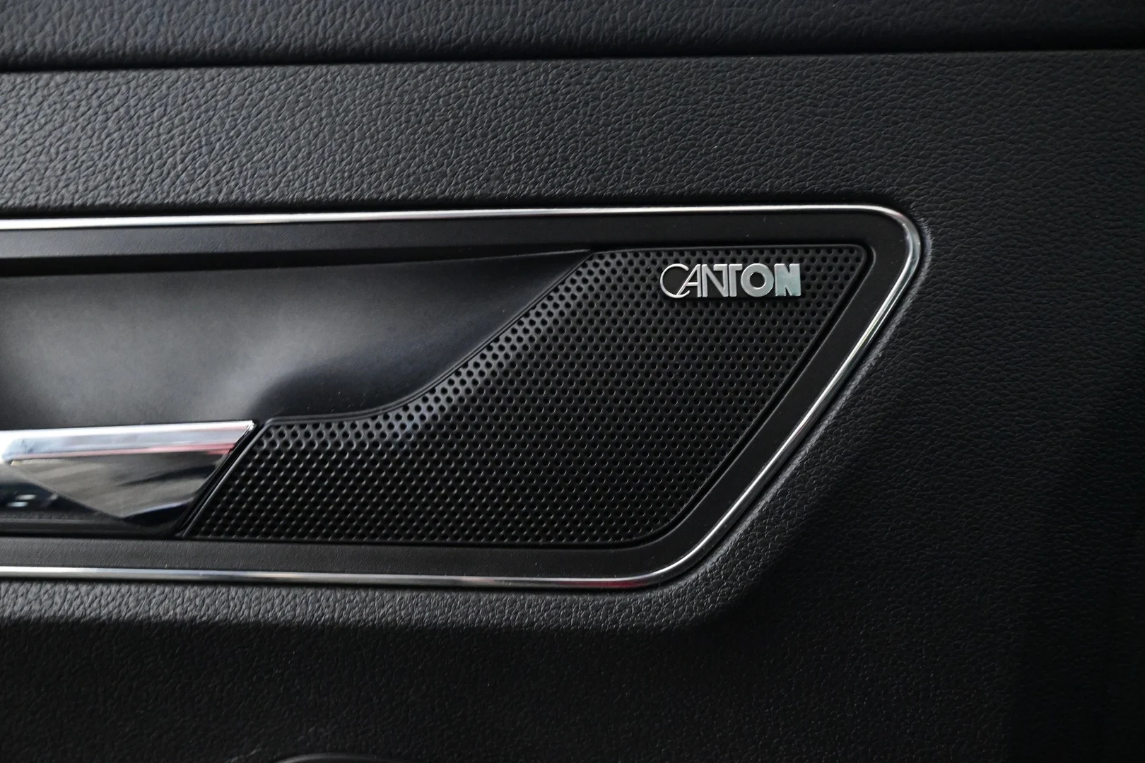 Car Image - DhbYO7KVQaSsu7jO31cXj