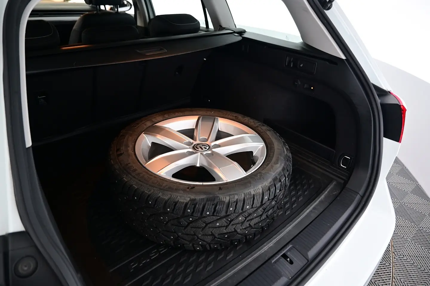 Car Image - 6sBfrKlQNtotmlhrld6aHo