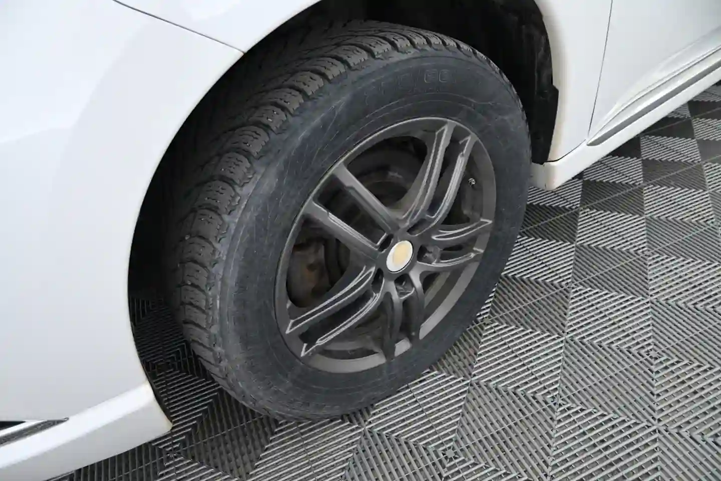 Car Image - 4YLHl7bhdlbYAF35zgMoBE