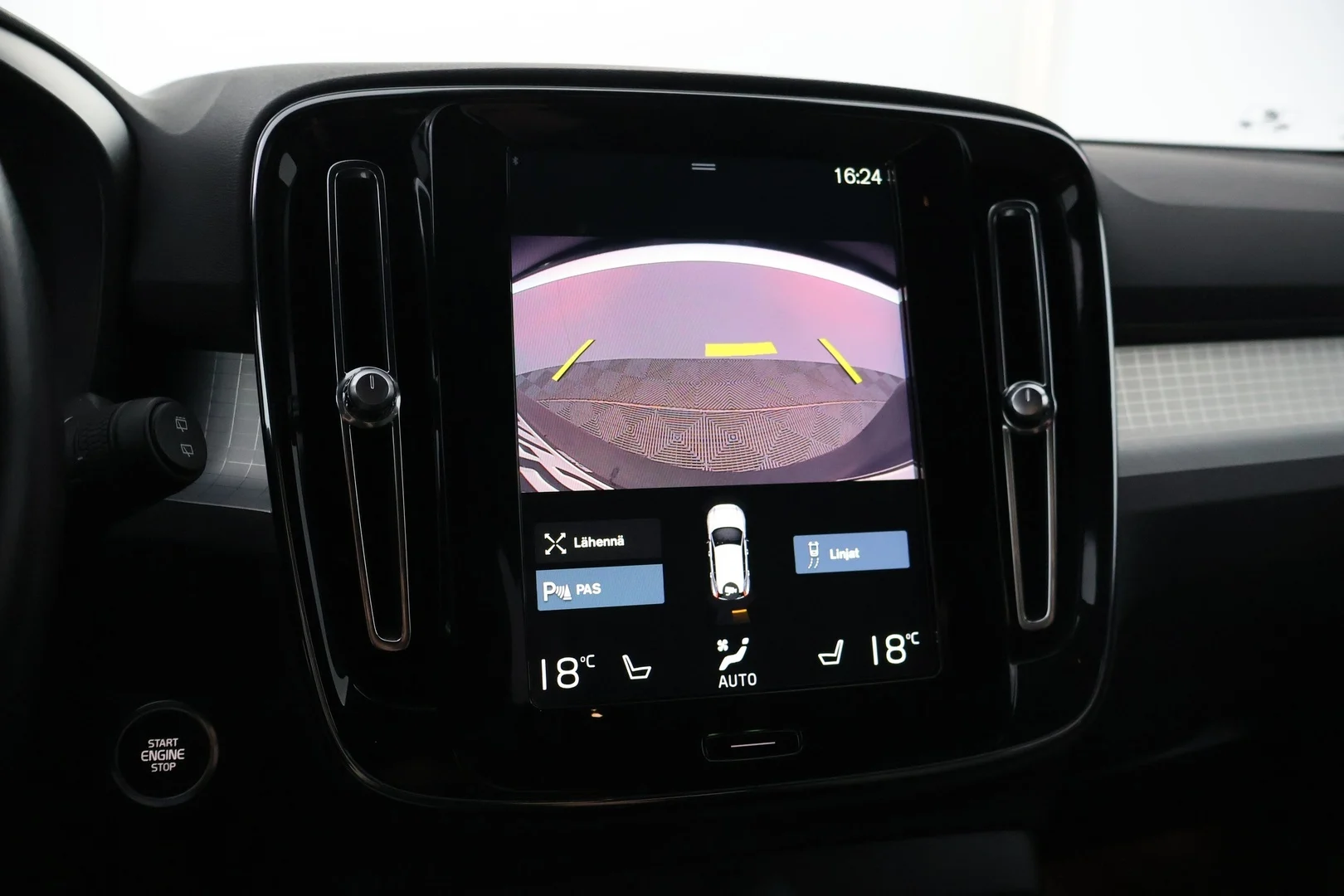 Car Image - bKW2yekrLAqCWqtBVZbd8