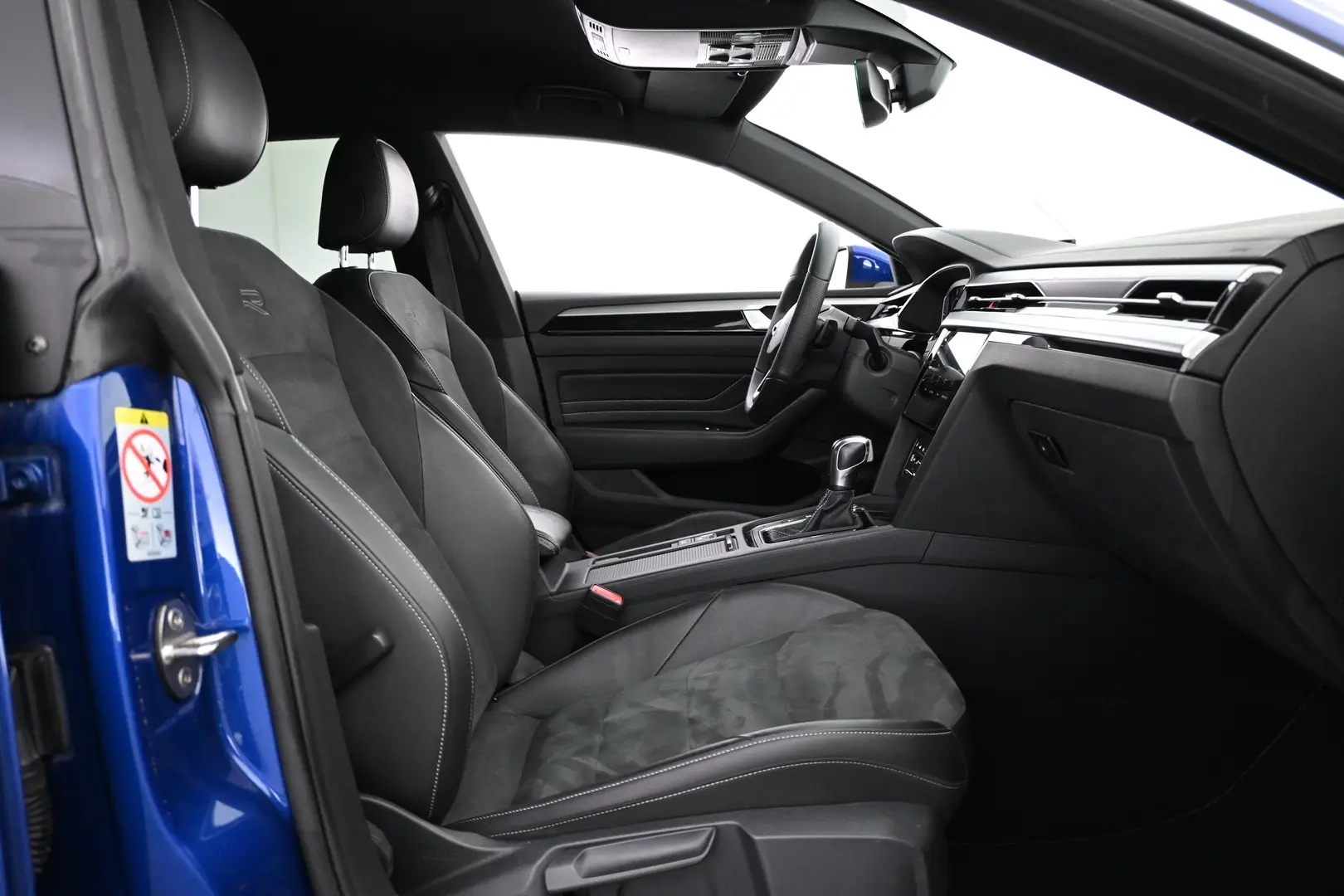 Car Image - 2rgKRgHcE9MeLXeq8mI63L