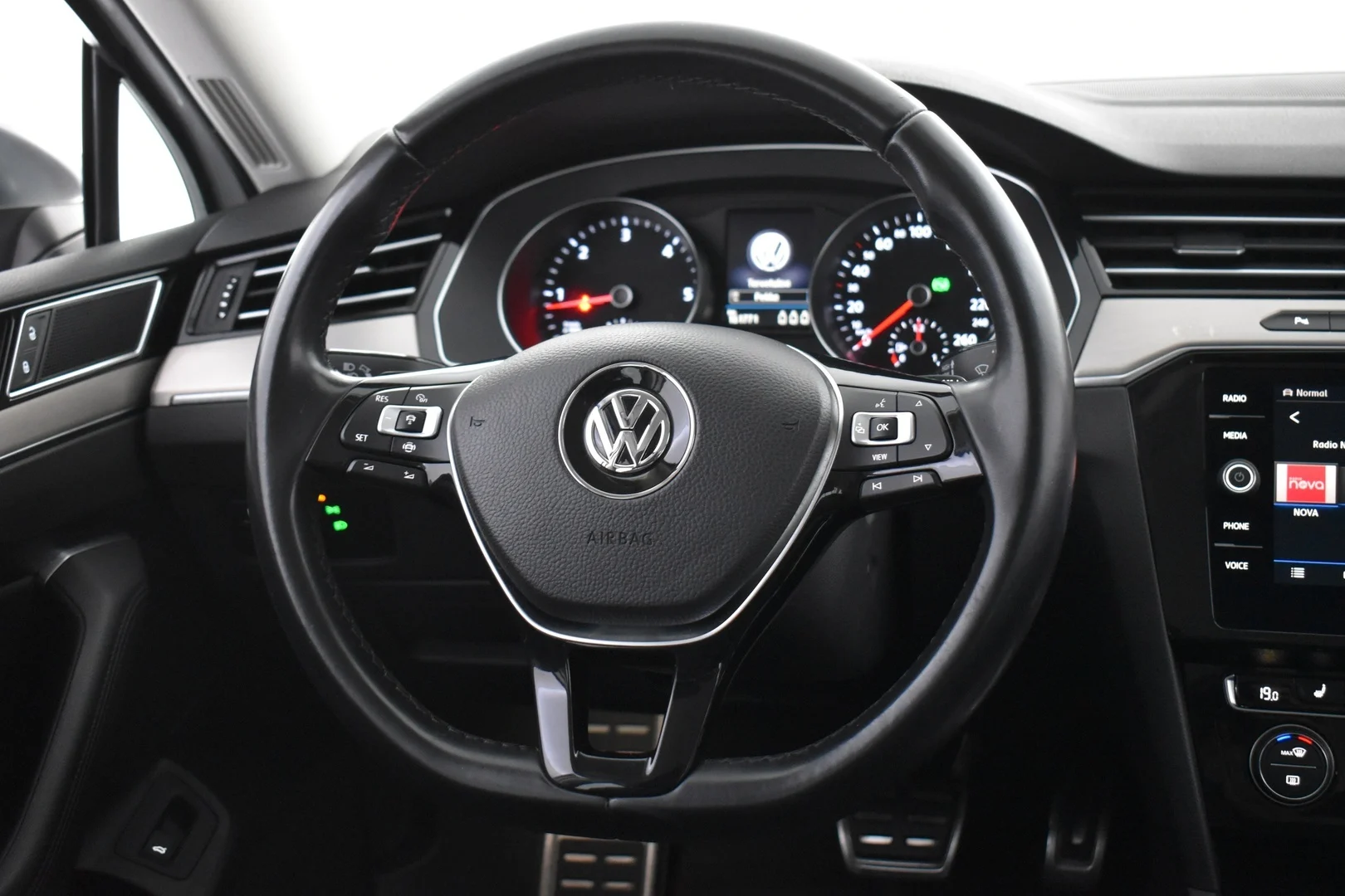 Car Image - 6QyAed53dEwFUVFkVz0F6m