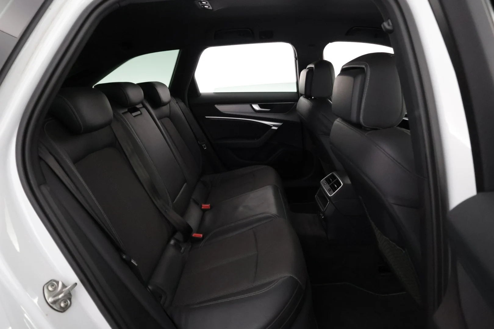 Car Image - JCFGhRlfQcGLBOLHjttXm