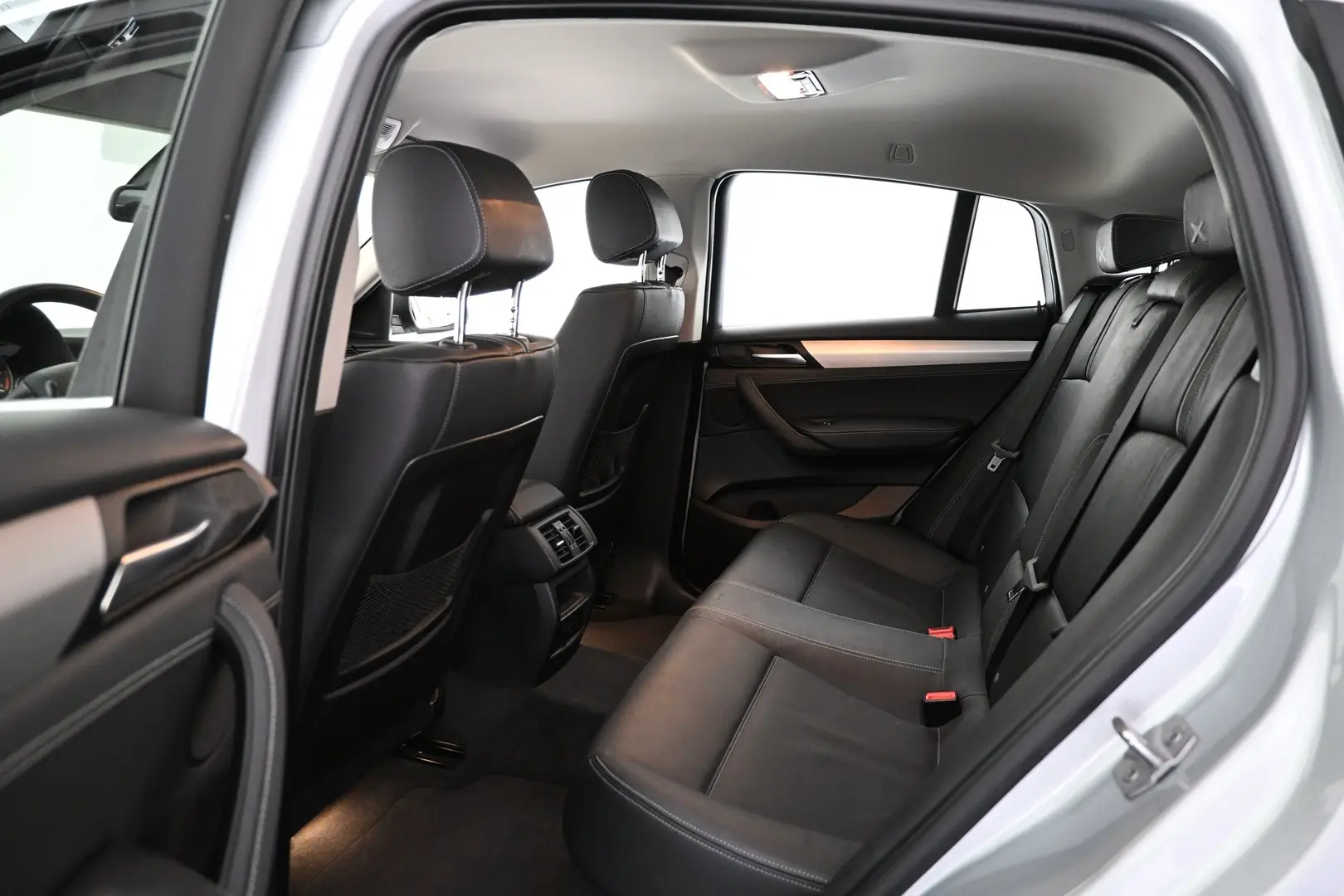 Car Image - 3ahpQxfOFdbhX95Ob9S3PH