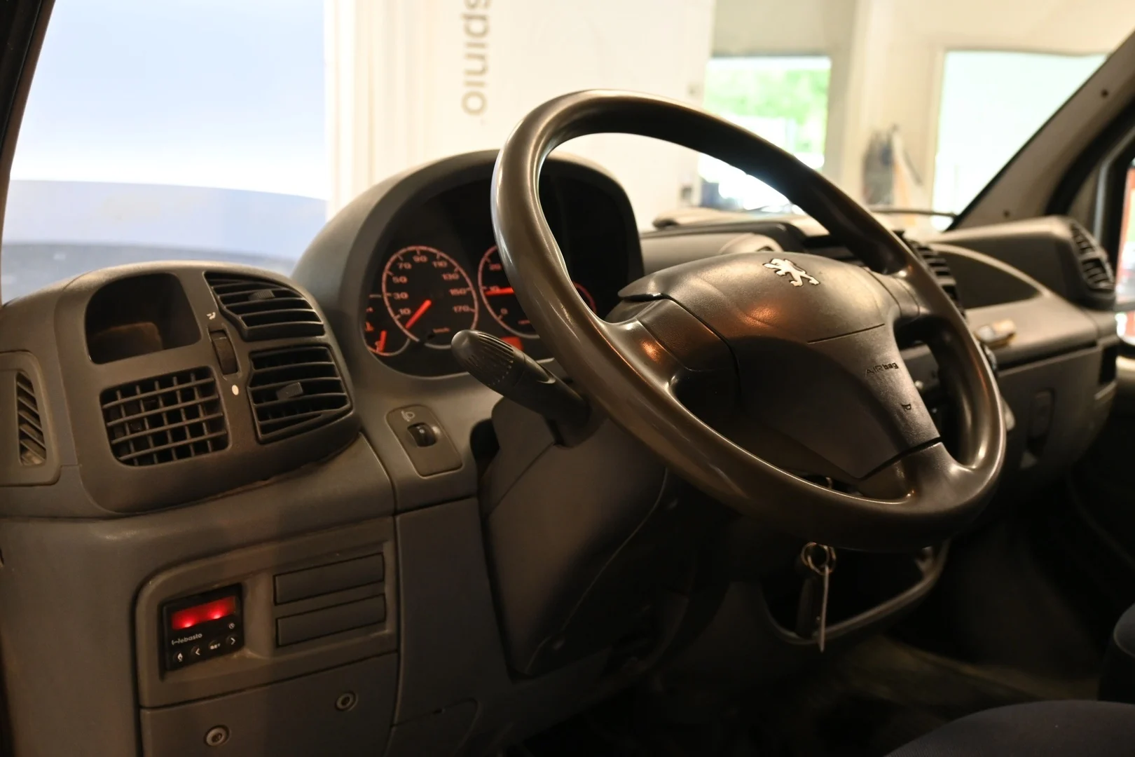 Car Image - 5TzyQ5ywX40qXP3niVTLSM