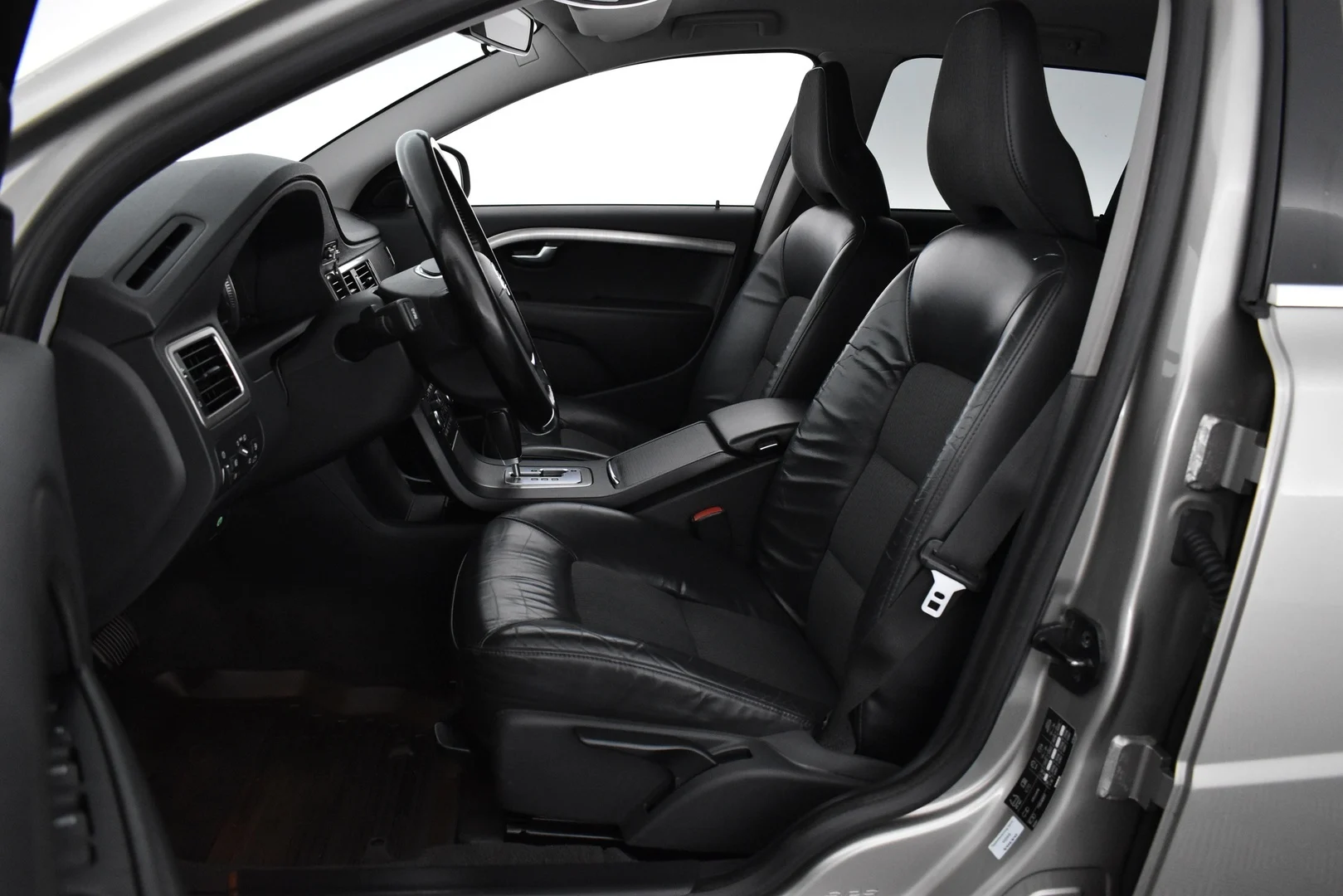 Car Image - 2sR272otCuyXL44WyFzHKk