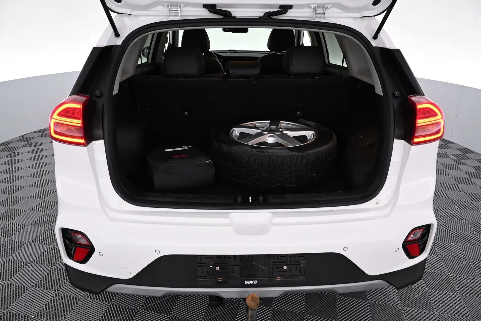 Car Image - 4xc4gDaNq6b3kqjcHMx2Ii