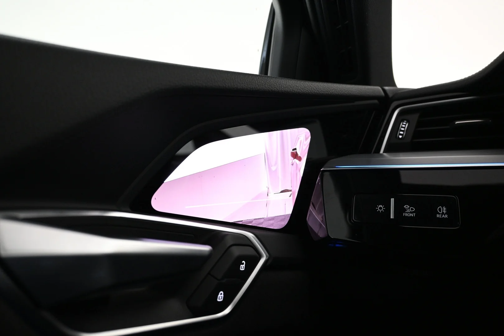 Car Image - 5xzY1zaLoBB71AWTcLlMfg