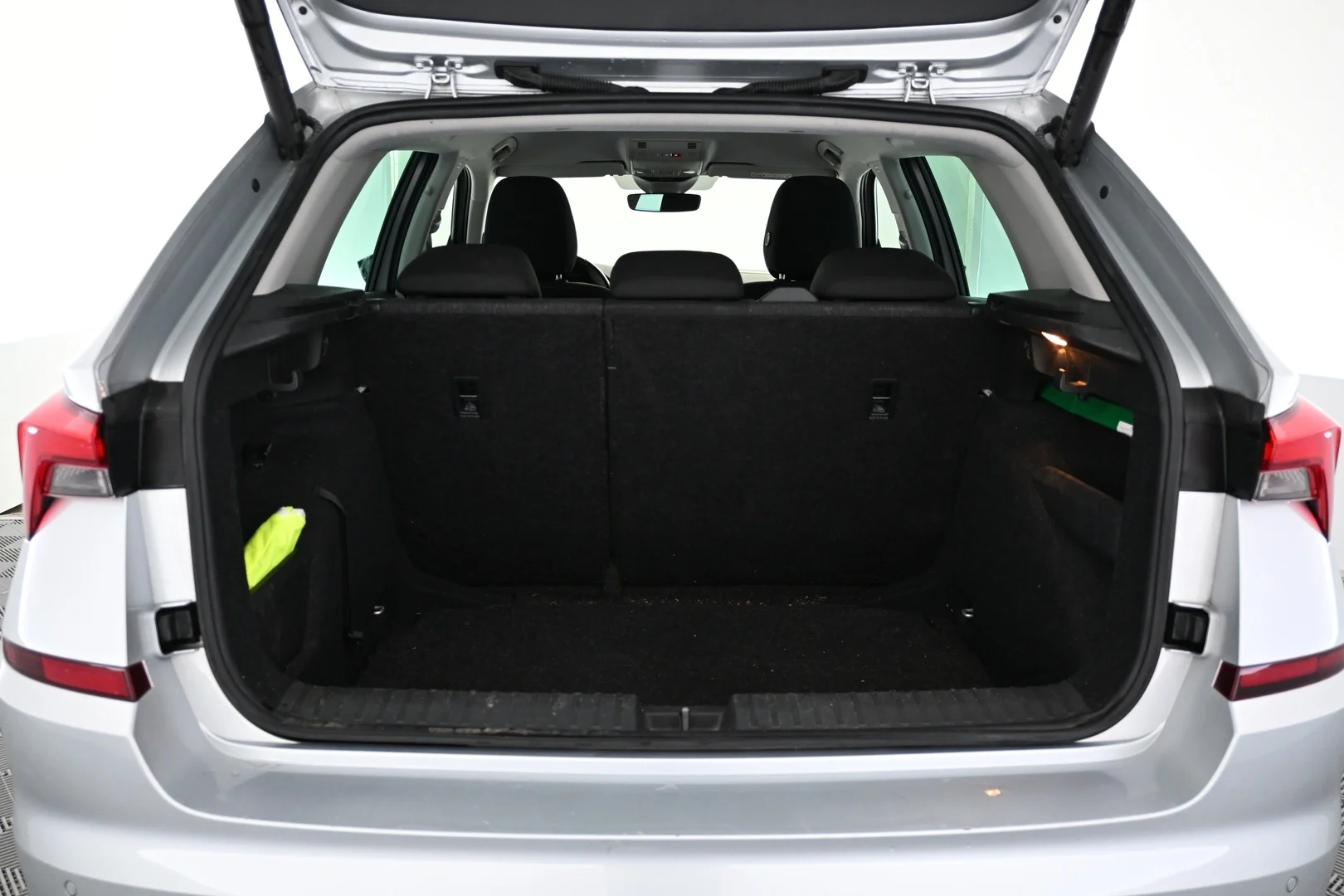 Car Image - 6wuz9agQHbUrJeLhYX3zCP