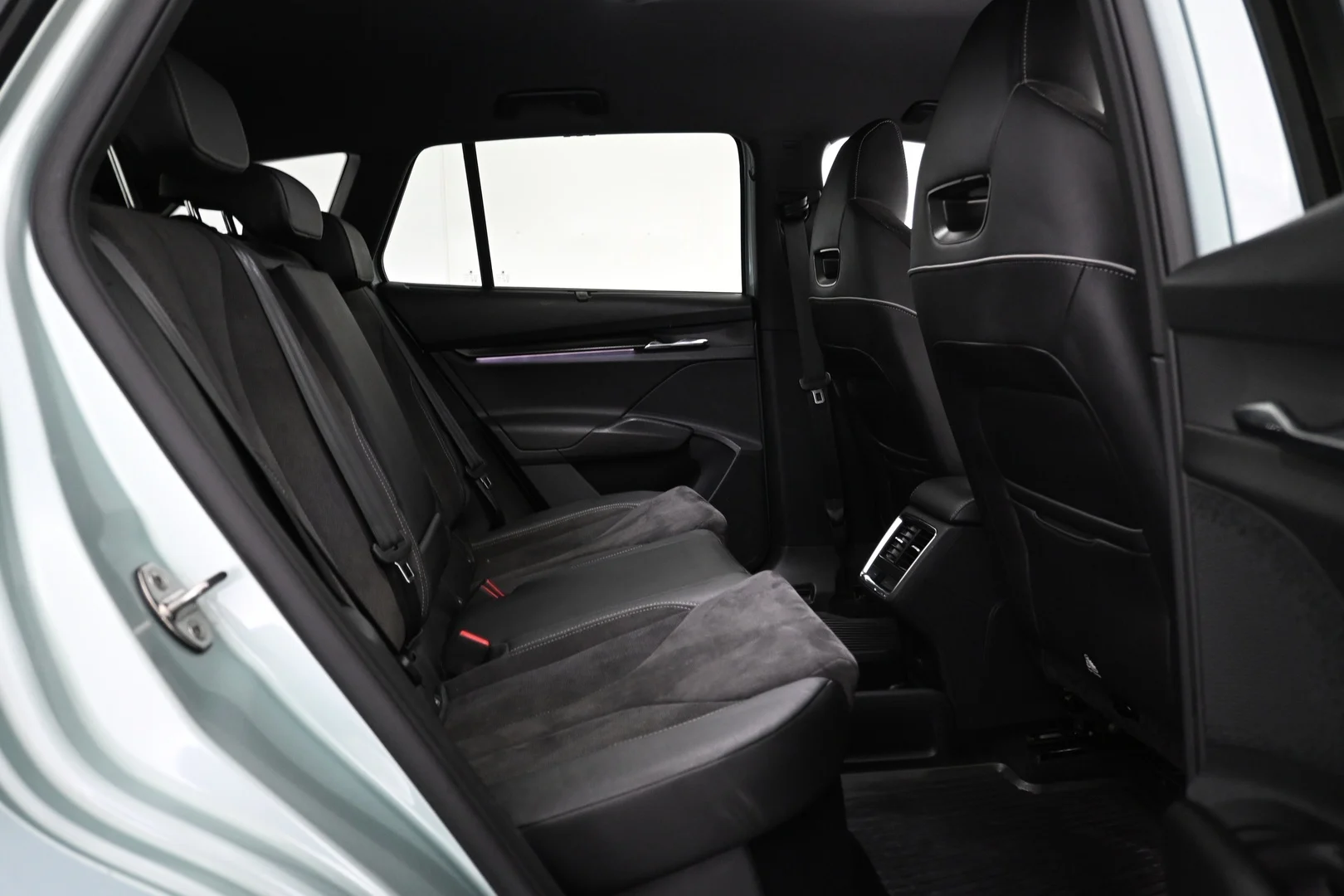 Car Image - 7N0e1pJIrC3EiX1Gpfjpou