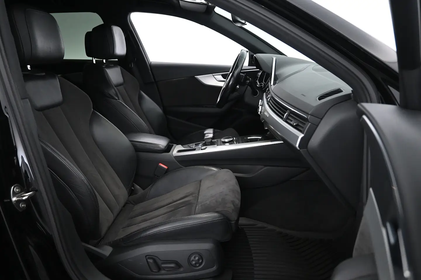 Car Image - 4Iyh0N4bR0xnA8UtFq0z0t