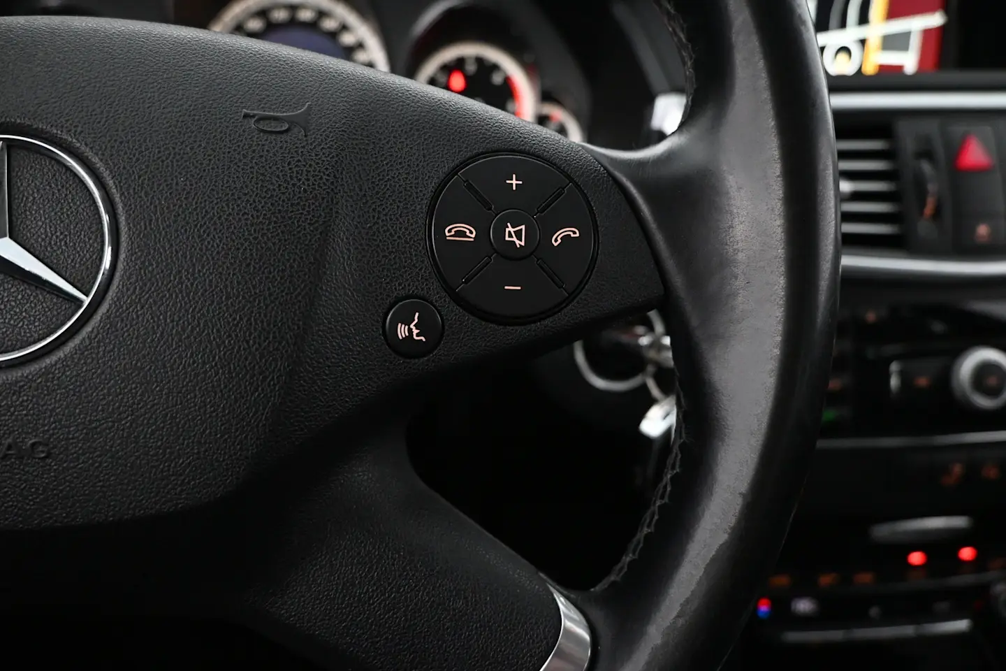 Car Image - 5tLXqUJ64ZXzowz0UV2hro