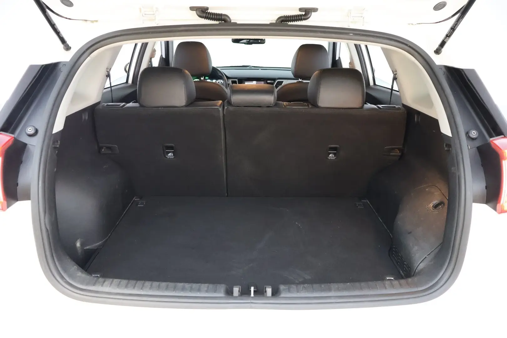 Car Image - 6j9RTFJLX1DNsgNUEtrq4K