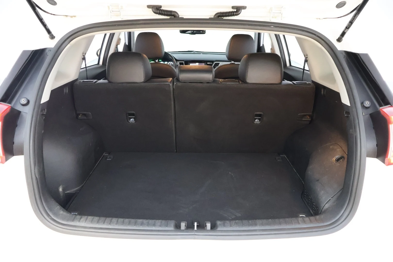 Car Image - 6j9RTFJLX1DNsgNUEtrq4K
