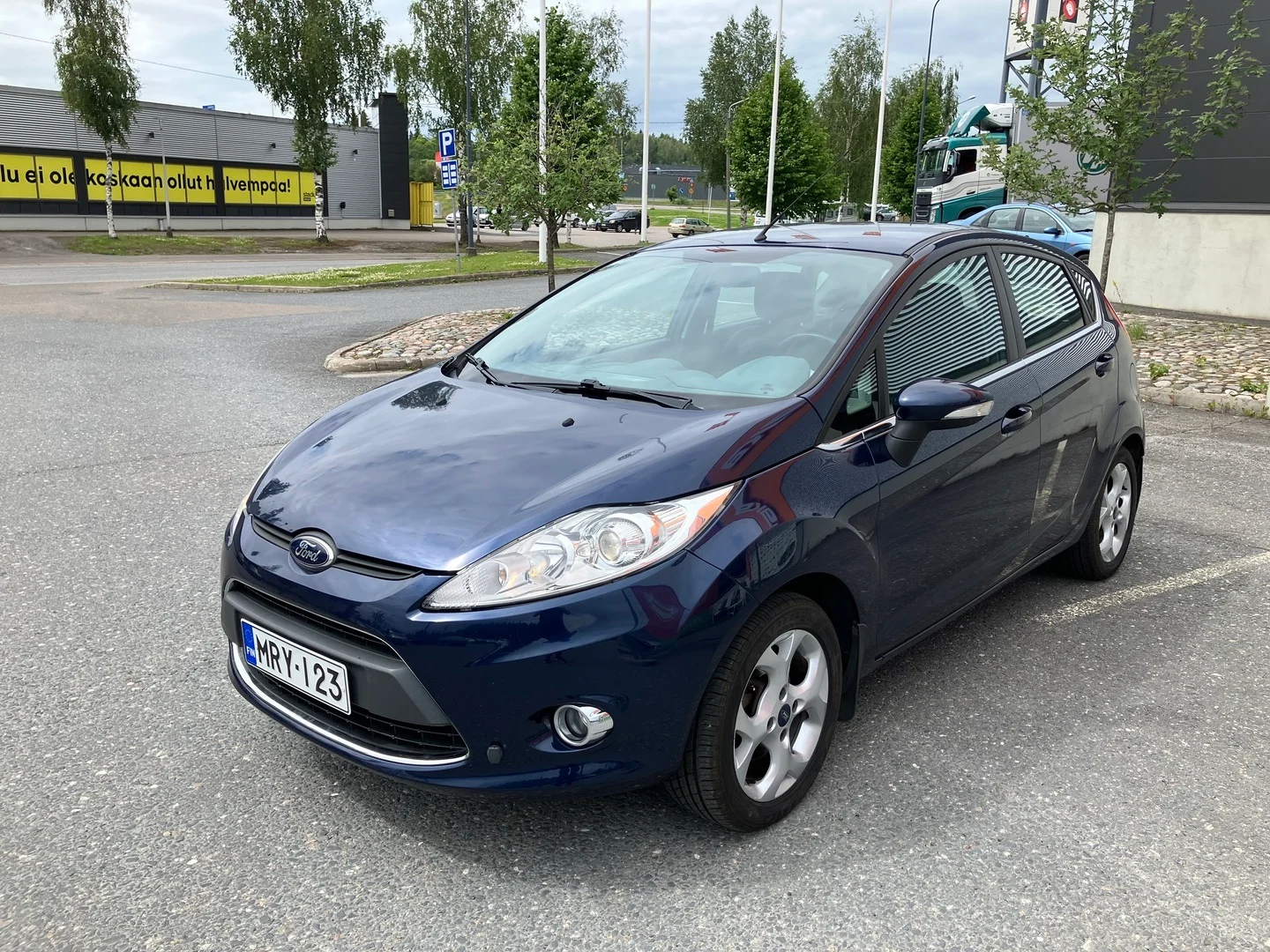 Car Image - 2dXOcY0tPDx7JM2zI5IndW