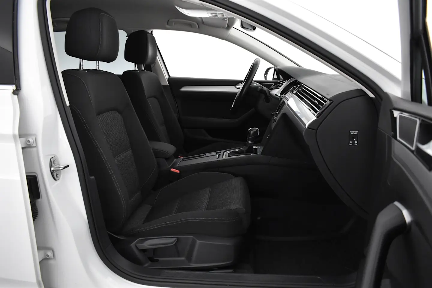 Car Image - xeNeqONuDRp5BkaNrEHwR