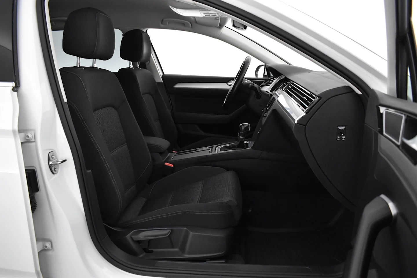 Car Image - xeNeqONuDRp5BkaNrEHwR