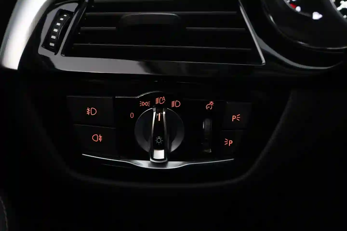 Car Image - 1nWlENejLu9se5XcZMLbml
