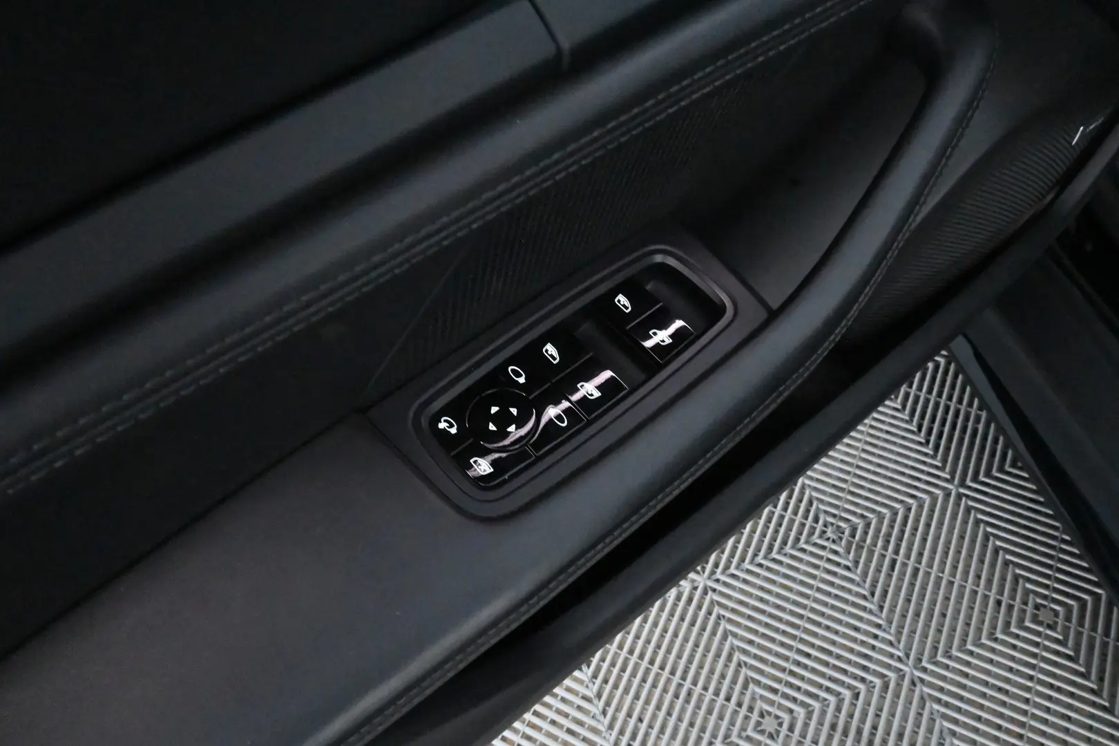 Car Image - 6nnc7MGdvUPOuC7CYTKxkW