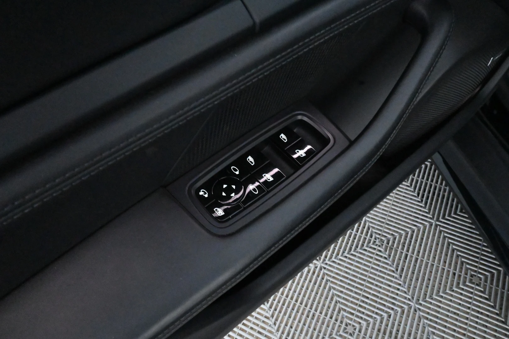Car Image - 6nnc7MGdvUPOuC7CYTKxkW