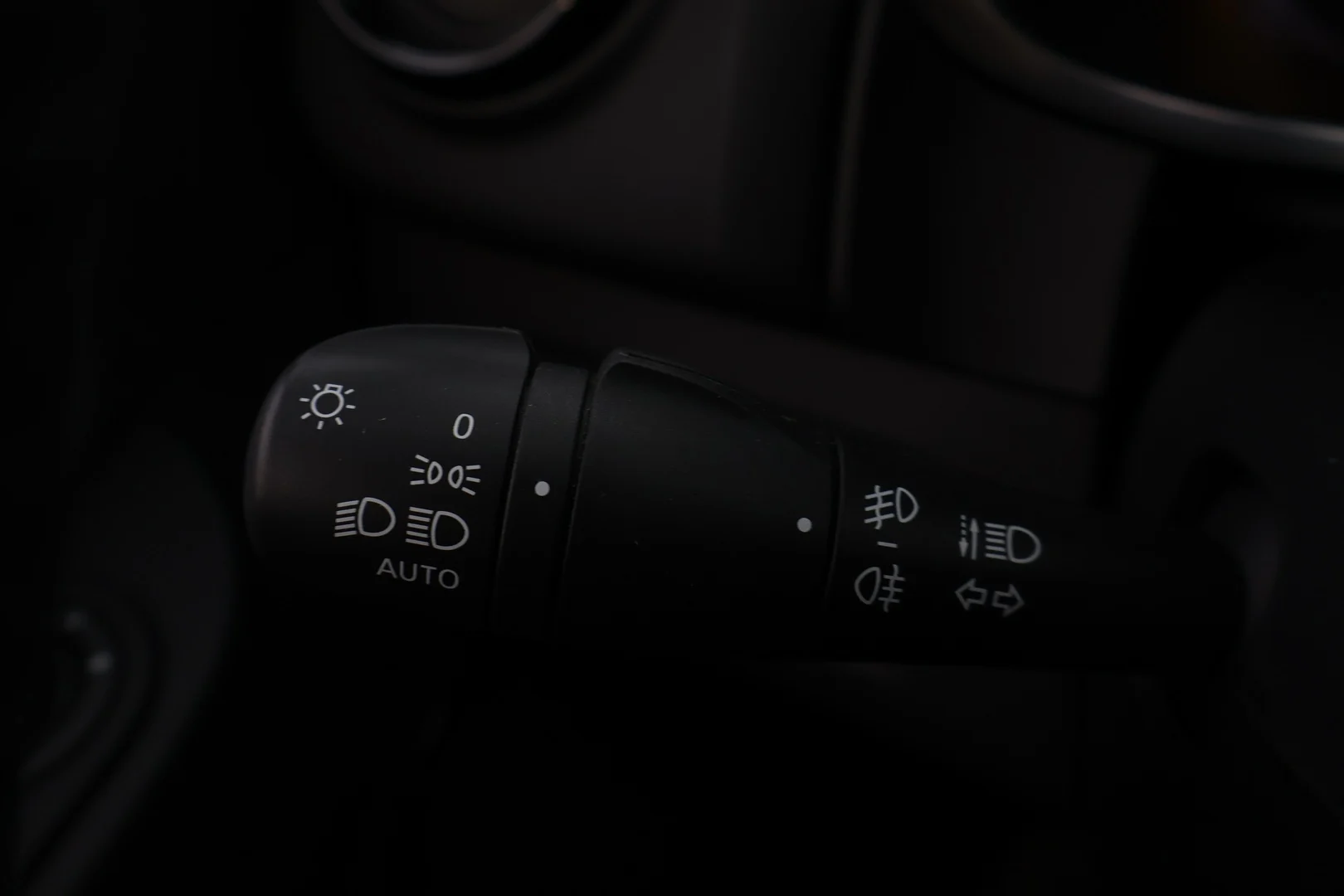 Car Image - 1KbG6rAYnoddXTHEFgBUAQ