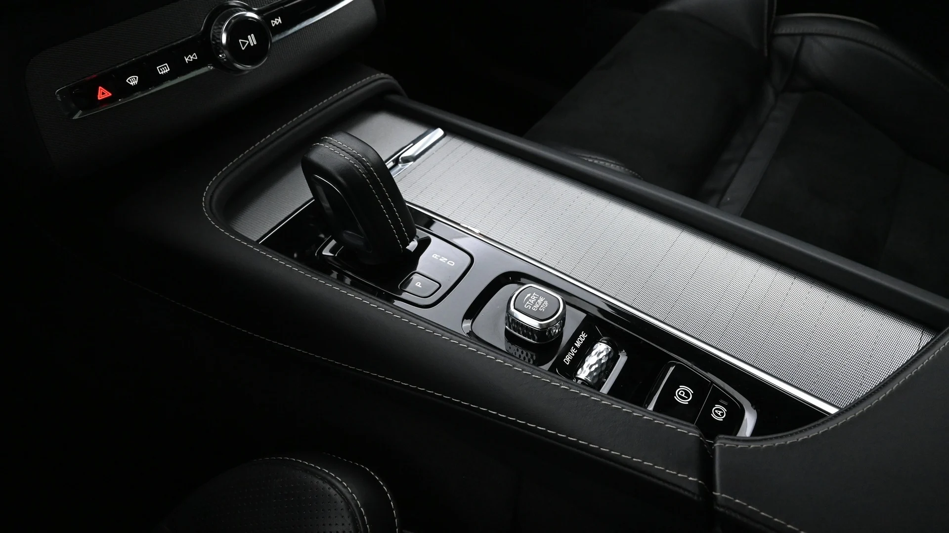 Car Image - V7uO1U2LWiYM1sf32ivNo