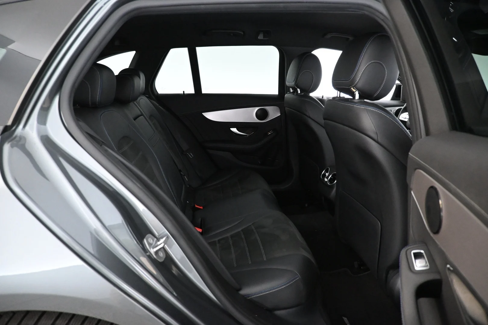Car Image - 3DaVHPMoBYuKLsY75iiDi1