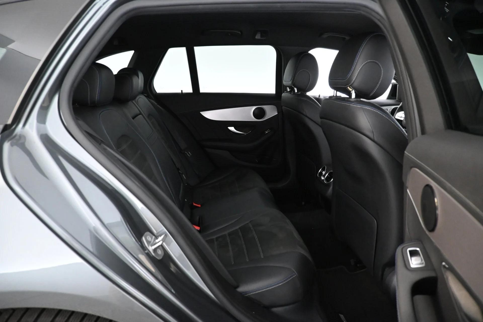 Car Image - 3DaVHPMoBYuKLsY75iiDi1