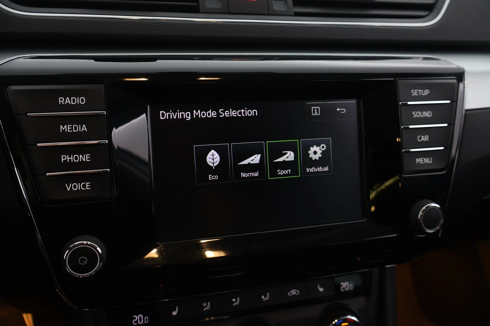 Car Image - 6KzEWNFsrb1lSSNhStfaI8