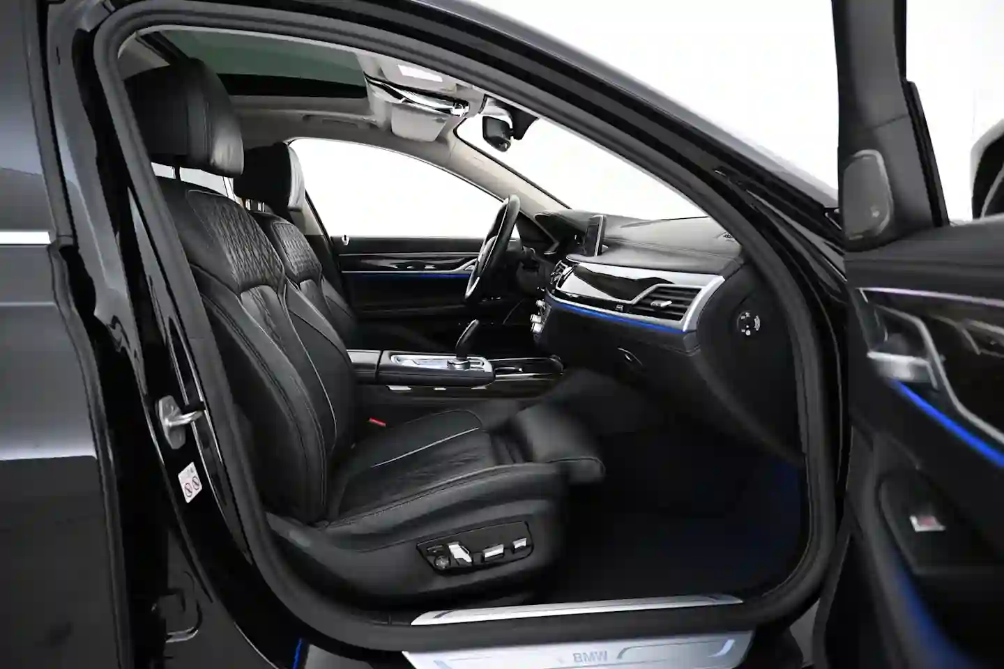 Car Image - 6HaWT749U0YPhziEg579IT