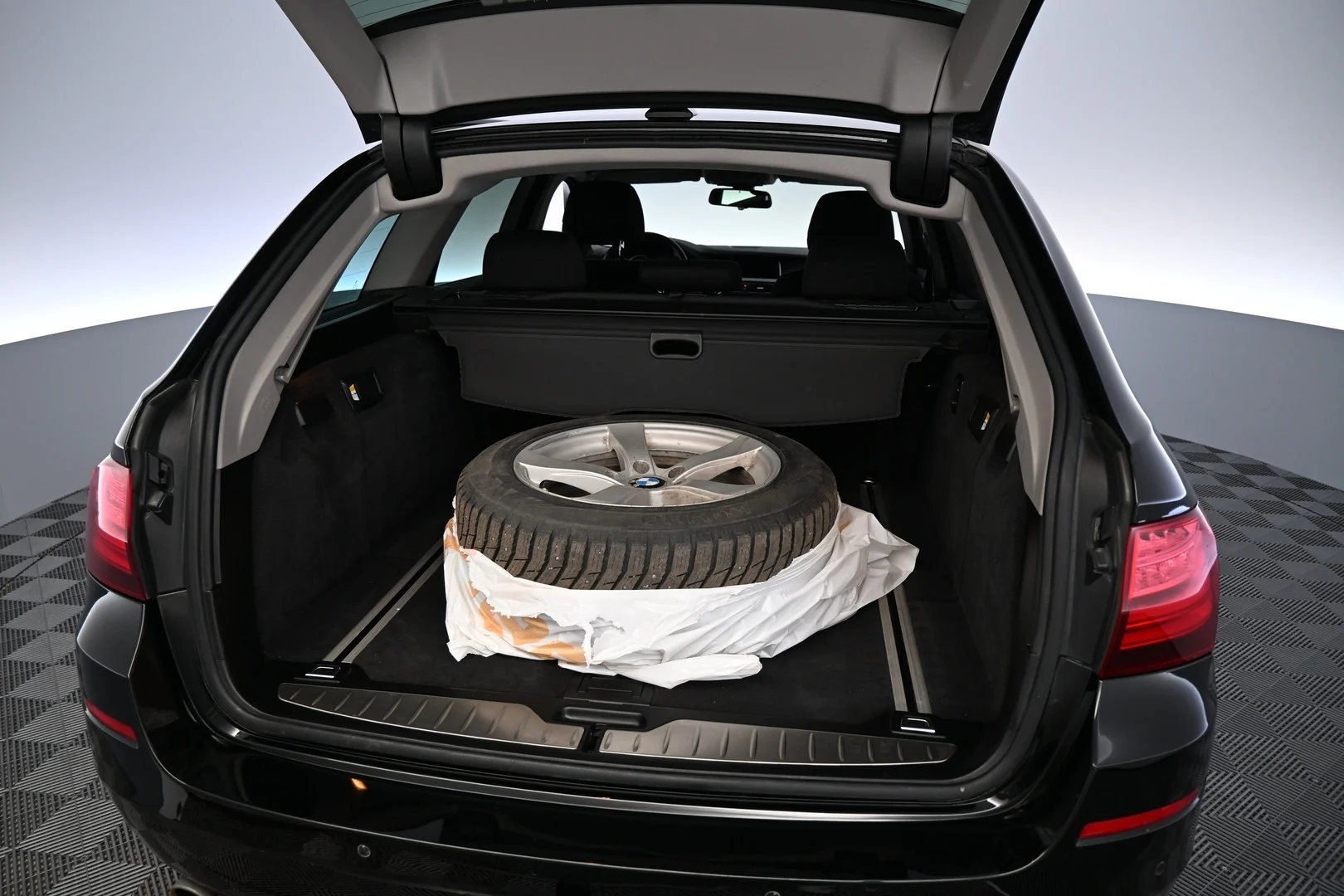Car Image - 463itYyN8plNwFTE3MrwoF