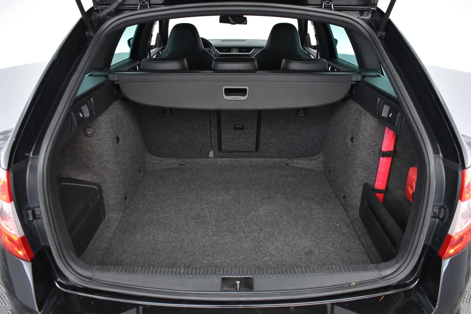 Car Image - 4us9LsGmekqBZHBLhanvNq