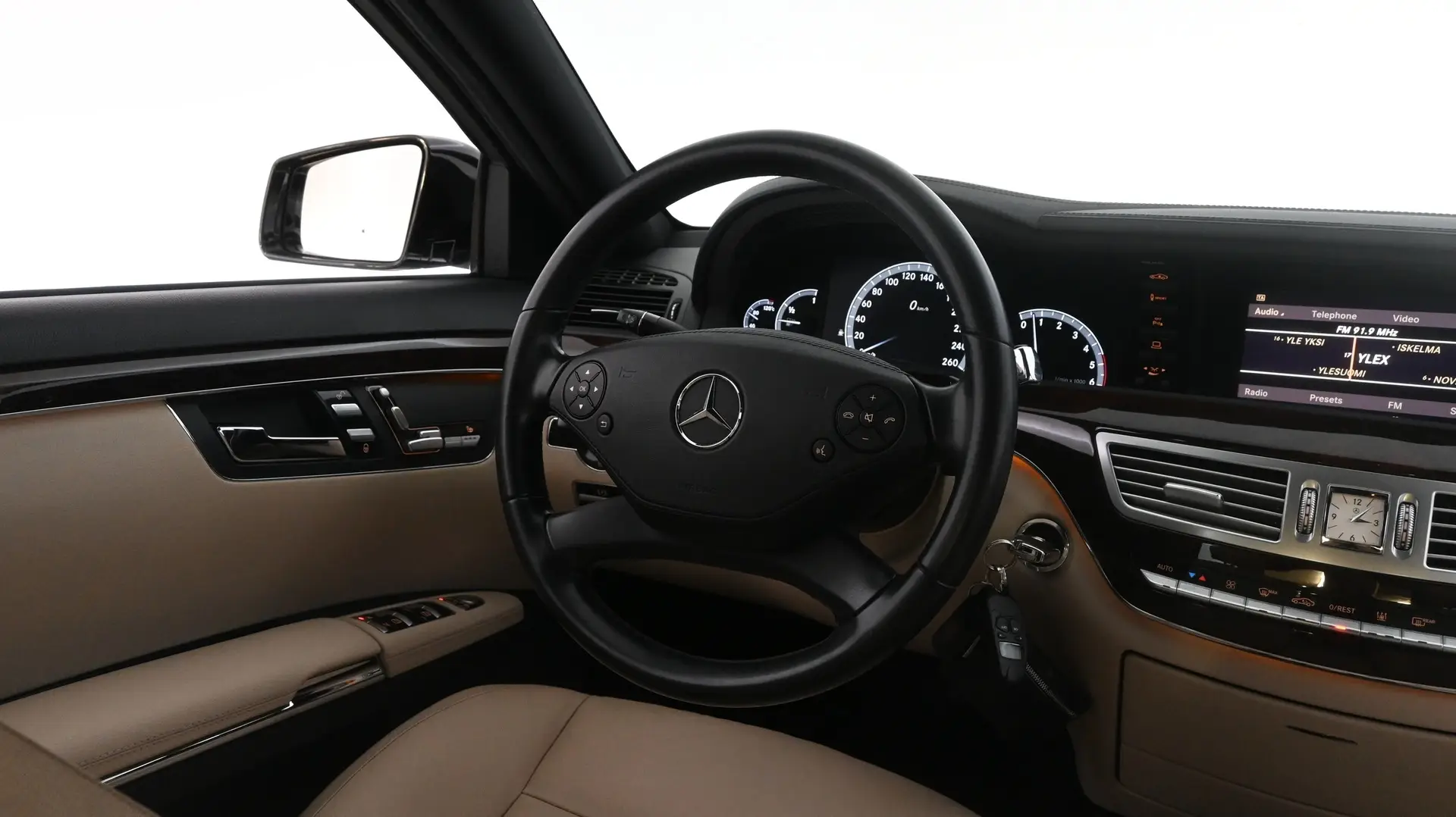 Car Image - 2jjB1OiW6LEvzJjcJ4Rp6z
