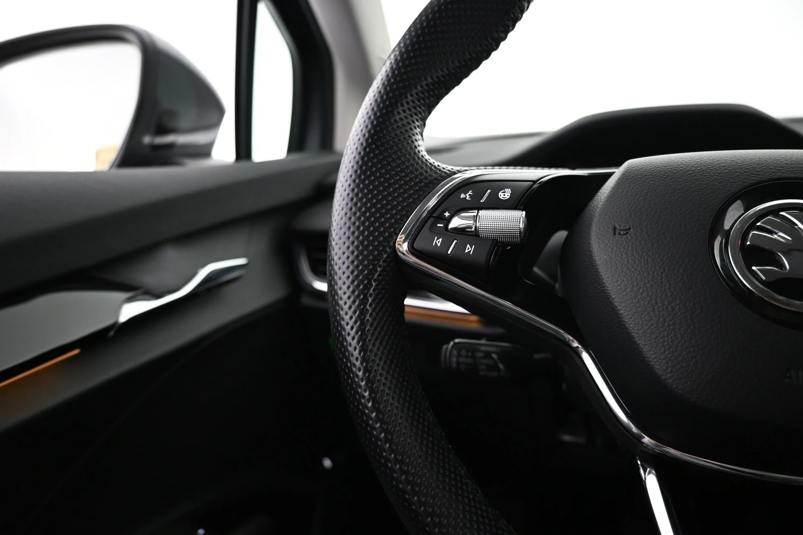 Car Image - 68rLukir25PA4ybhWfRV85